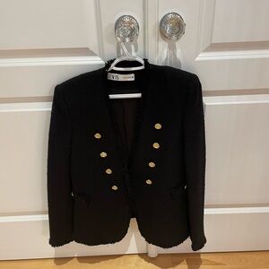 Brand new Zara jacket, like Emily in Paris. New without tag. Size medium.